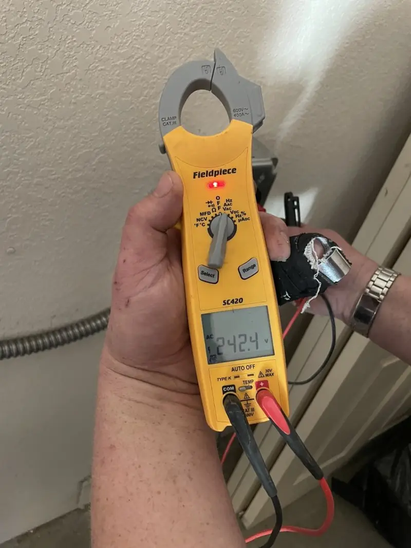 Voltage testing with clamp meter during Aluminum Wiring Replacement in Horizon City
